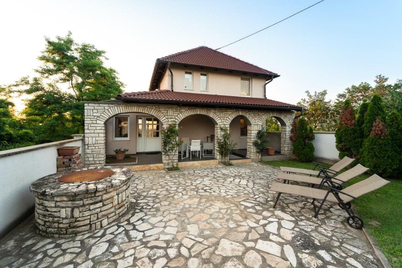 Danubio Residence Aljmaš Extérieur photo